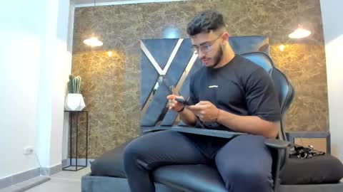 LIAM KLEIN online show from 09/15/25, 11:32