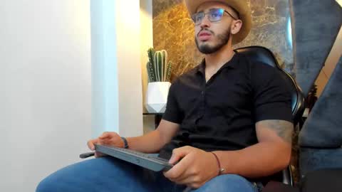 LIAM KLEIN online show from 09/18/25, 11:23