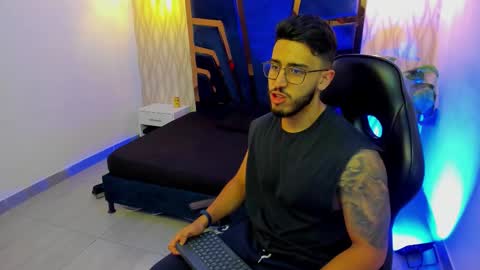 LIAM KLEIN online show from 12/19/25, 11:28