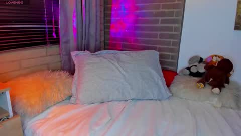 liam online show from 12/21/25, 03:46