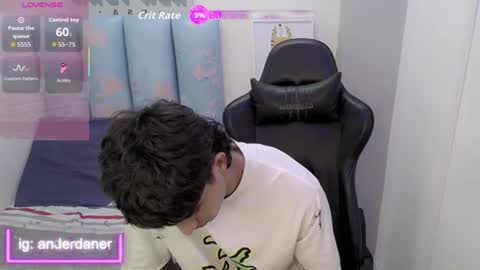 Snapshot of liam_play chatting on 06/20/26, 04:15 LIAM online show from 06/20/26, 04:15
