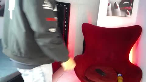 Snapshot of liam_sean chatting on 02/14/26, 12:02 Liam online show from 02/14/26, 12:02