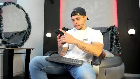 Liam online show from 12/21/25, 07:10