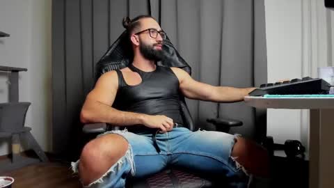 Liam online show from 03/02/25, 06:40