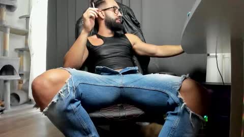 Liam online show from 10/22/25, 07:41