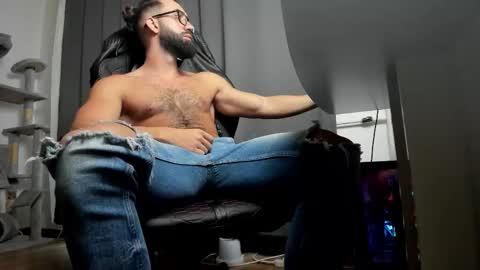 Liam online show from 11/08/25, 08:47