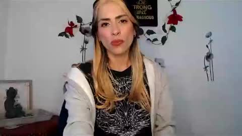 Lia Miller online show from 12/20/24, 11:21