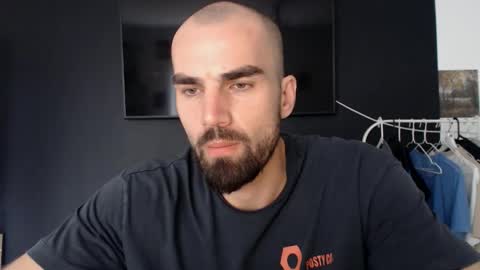 liam online show from 11/07/25, 10:15