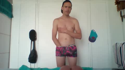 Snapshot of liamrosezn chatting on 04/12/26, 06:18 LiamRose online show from 04/12/26, 06:18