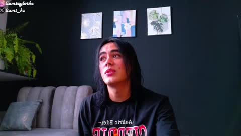 Snapshot of liamtaylor_ chatting on 02/21/25, 01:00 Tell me Liam online show from 02/21/25, 01:00