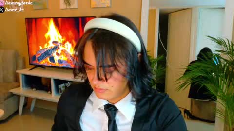 Snapshot of liamtaylor_ chatting on 10/01/25, 04:18 Tell me Liam online show from 10/01/25, 04:18