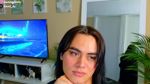 Snapshot of liamtaylor_ chatting on 10/22/25, 03:51 Tell me Liam online show from 10/22/25, 03:51