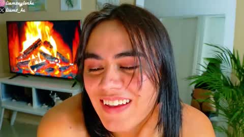 Snapshot of liamtaylor_ chatting on 10/31/25, 04:02 Tell me Liam online show from 10/31/25, 04:02