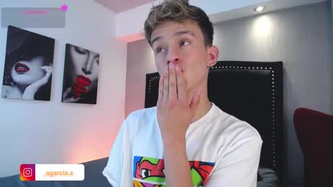 Snapshot of liamwild20 chatting on 02/14/26, 04:42 liam online show from 02/14/26, 04:42