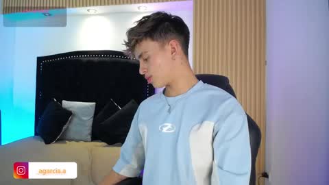 liam online show from 04/19/26, 09:39