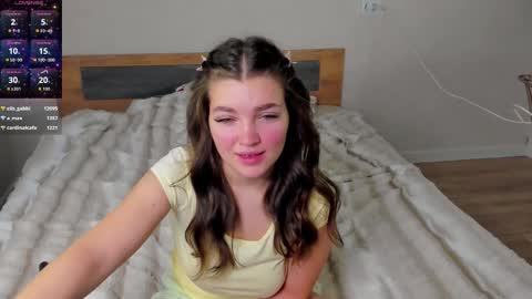 Snapshot of liana_8 chatting on 11/19/25, 03:34 liana_8 online show from 11/19/25, 03:34