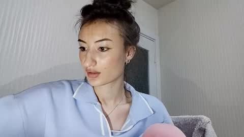 Lia online show from 11/23/25, 11:26