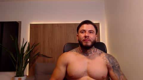 lianjones9 online show from 10/18/25, 05:35