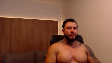 lianjones9 online show from 10/19/25, 06:41