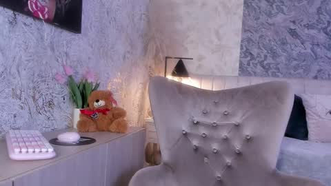 Lian online show from 11/15/25, 07:43