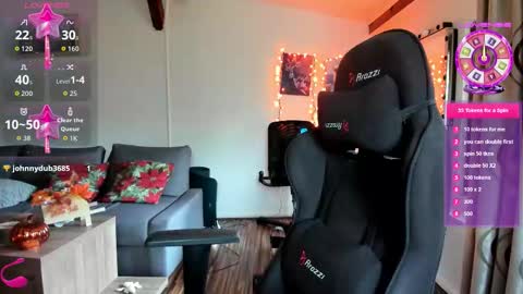 LiaQuinn online show from 10/15/25, 11:10