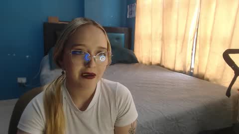 Lia Roberts online show from 10/23/25, 12:26