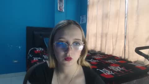 Lia Roberts online show from 11/24/25, 12:16