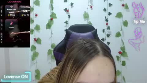 Snapshot of liaroberts1 chatting on 04/29/26, 04:27 Lia Roberts online show from 04/29/26, 04:27
