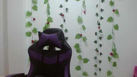 Snapshot of liaroberts1 chatting on 05/07/26, 03:34 Lia Roberts online show from 05/07/26, 03:34