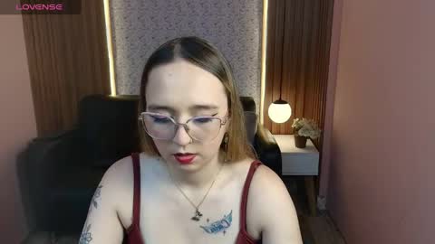 Snapshot of liaroberts1 chatting on 05/29/26, 01:53 Lia Roberts online show from 05/29/26, 01:53