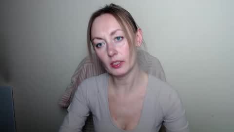 Lia online show from 04/14/26, 10:54