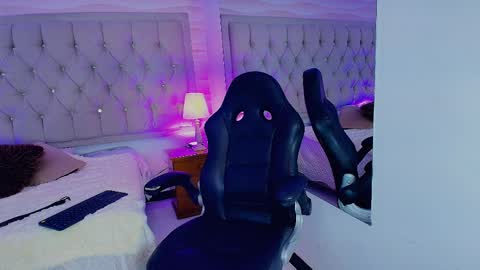 Lia  online show from 04/07/26, 07:58