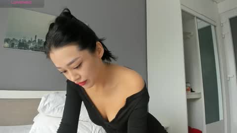 Lia online show from 11/25/25, 03:50