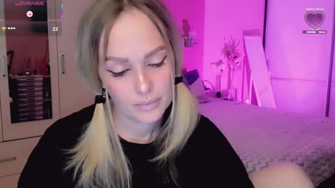 Snapshot of libby_nora chatting on 05/15/26, 10:11 Libby online show from 05/15/26, 10:11