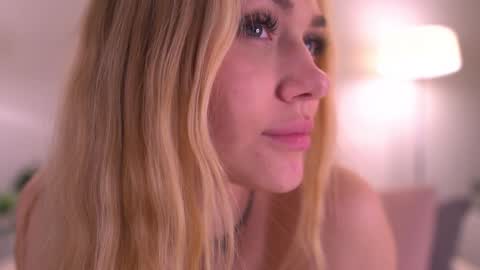 Elena online show from 10/12/25, 11:59