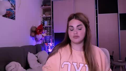 libra_mia online show from 11/10/25, 07:13