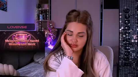 libra_mia online show from 12/13/25, 10:26