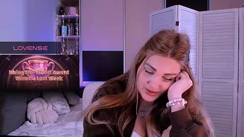 libra_mia online show from 12/22/25, 05:21