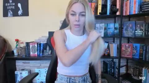 Snapshot of library_girl chatting on 12/01/25, 08:52 Anna online show from 12/01/25, 08:52