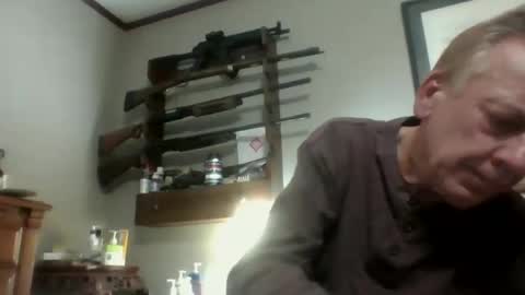 Snapshot of lickmysnowballs chatting on 10/10/25, 05:28 lickmysnowballs online show from 10/10/25, 05:28