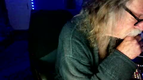 Snapshot of lickyouryoni chatting on 10/29/25, 02:41 LickYourYoni online show from 10/29/25, 02:41