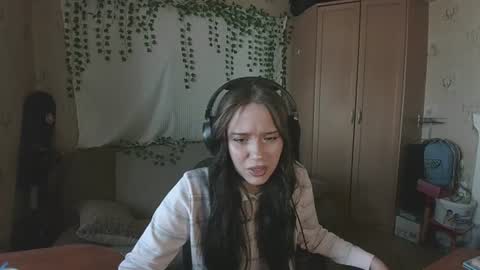 Snapshot of lidiavanwhy chatting on 06/16/26, 11:57 Mila online show from 06/16/26, 11:57