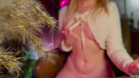 Snapshot of lierie chatting on 02/13/26, 09:55 its my birthday today so im offline but id be so happy if you felt like sending me a birthday love while im away online show from 02/13/26, 09:55