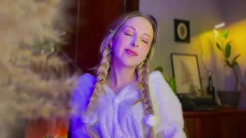 Snapshot of lierie chatting on 02/17/26, 05:08 its my birthday today so im offline but id be so happy if you felt like sending me a birthday love while im away online show from 02/17/26, 05:08