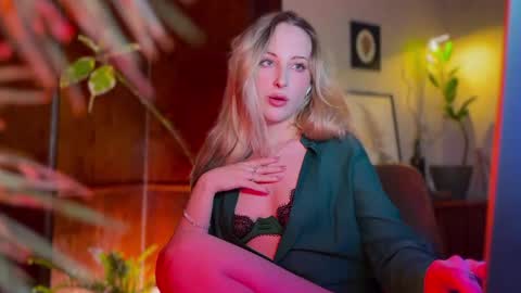 Snapshot of lierie chatting on 02/21/26, 06:53 its my birthday today so im offline but id be so happy if you felt like sending me a birthday love while im away online show from 02/21/26, 06:53