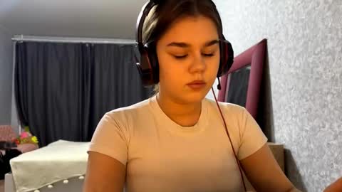 Anna online show from 12/04/25, 04:38