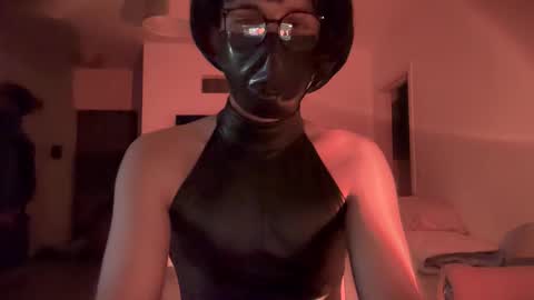Snapshot of liferacw chatting on 04/20/26, 07:15 SofieXxxDoll online show from 04/20/26, 07:15