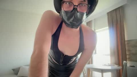 Snapshot of liferacw chatting on 04/25/26, 11:24 SofieXxxDoll online show from 04/25/26, 11:24