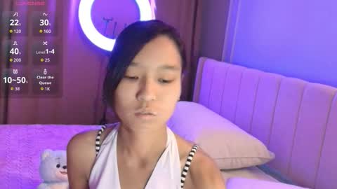 Lihn Pham online show from 11/17/25, 01:33