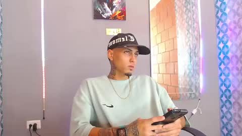 Snapshot of liiaam_lee_ chatting on 05/07/26, 08:58 Daniel online show from 05/07/26, 08:58